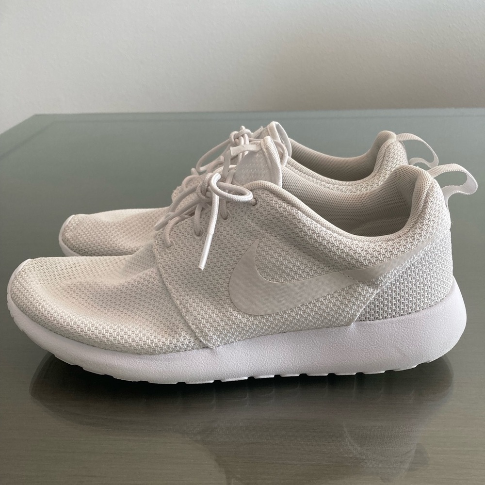Women’s Nike White Size 9 Sneakers
